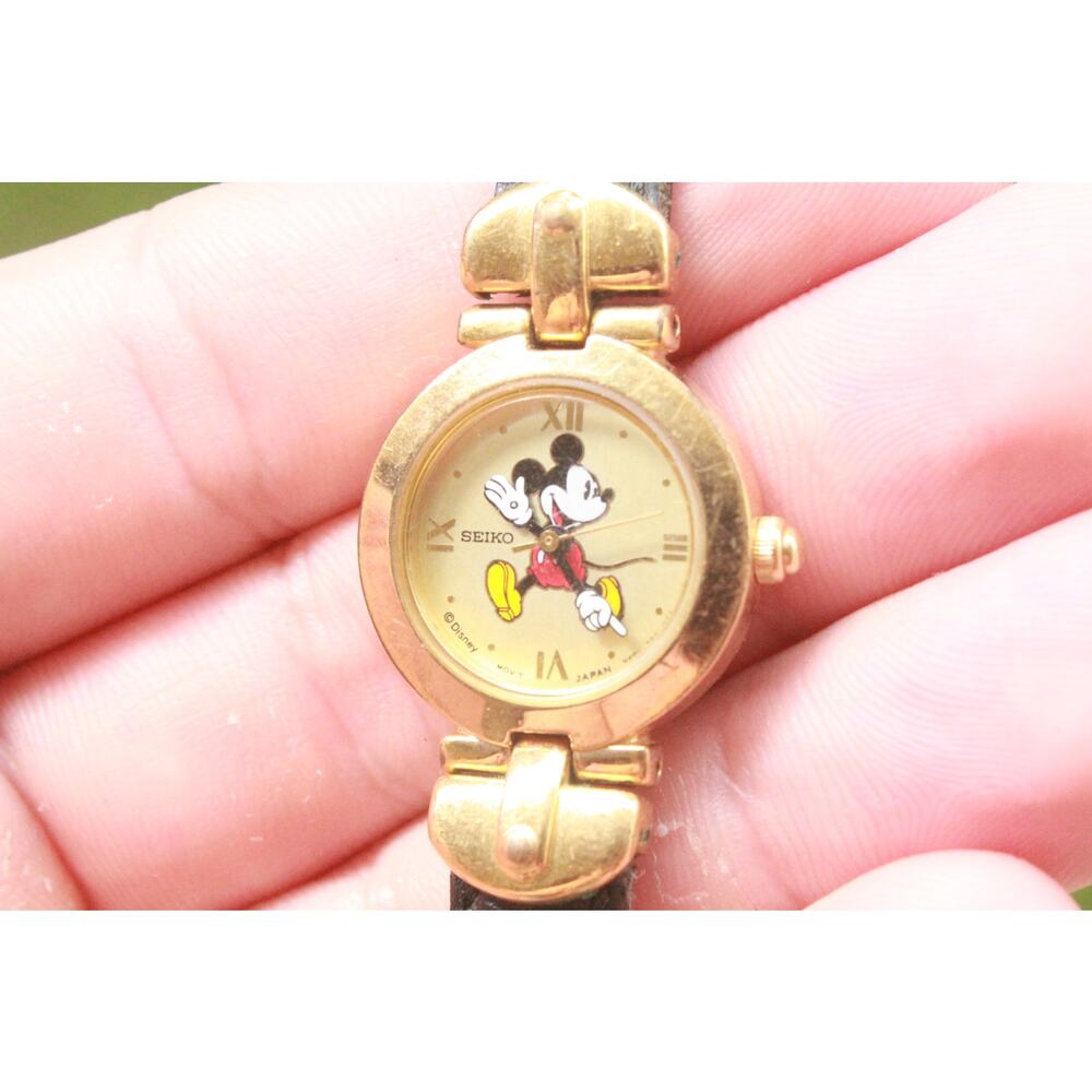 Vintage Disney Seiko Quartz Mens Gold Watch & Micky accents W/Leather Strap